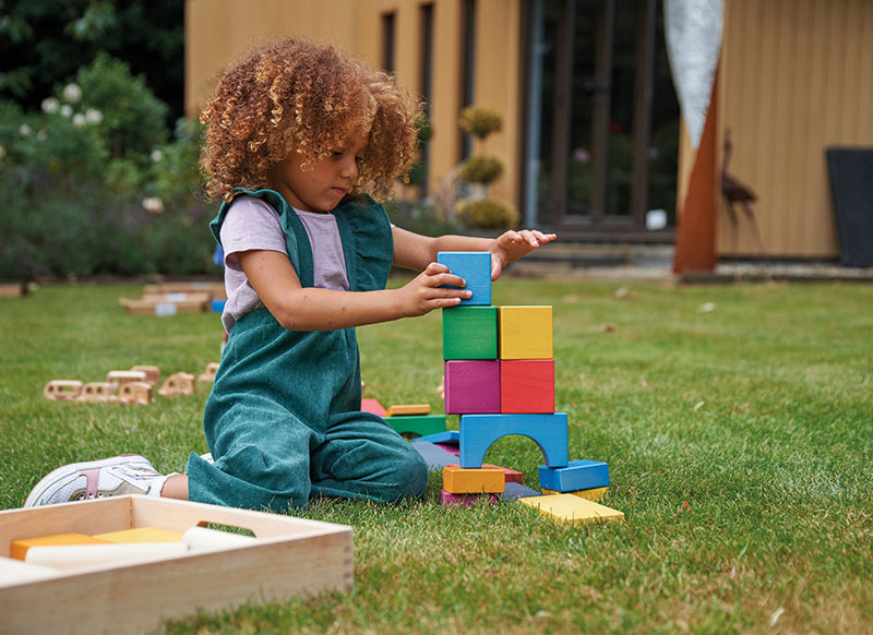 Speelblokken - tickit Rainbow Wooden Jumbo Block Set - hout - regenboogkleuren - met opbergtray - loose parts - set van 54 assorti